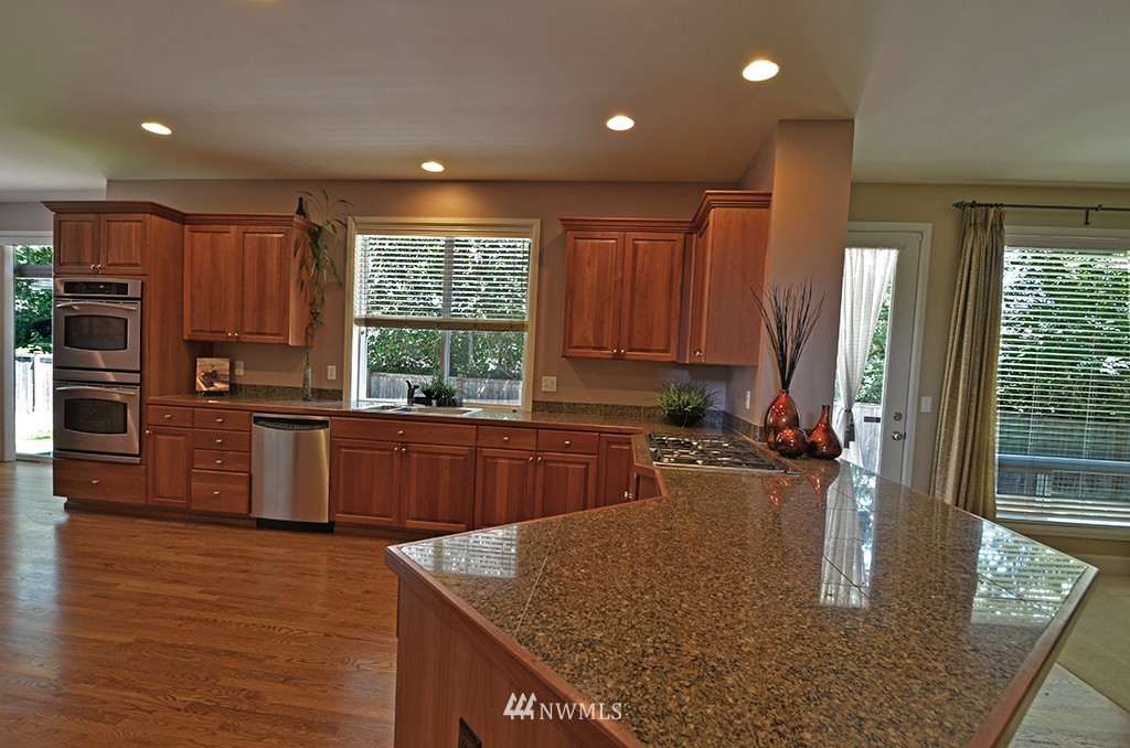 20709 37th Avenue Southeast Bothell, WA 98021 - Photo 7 of 23