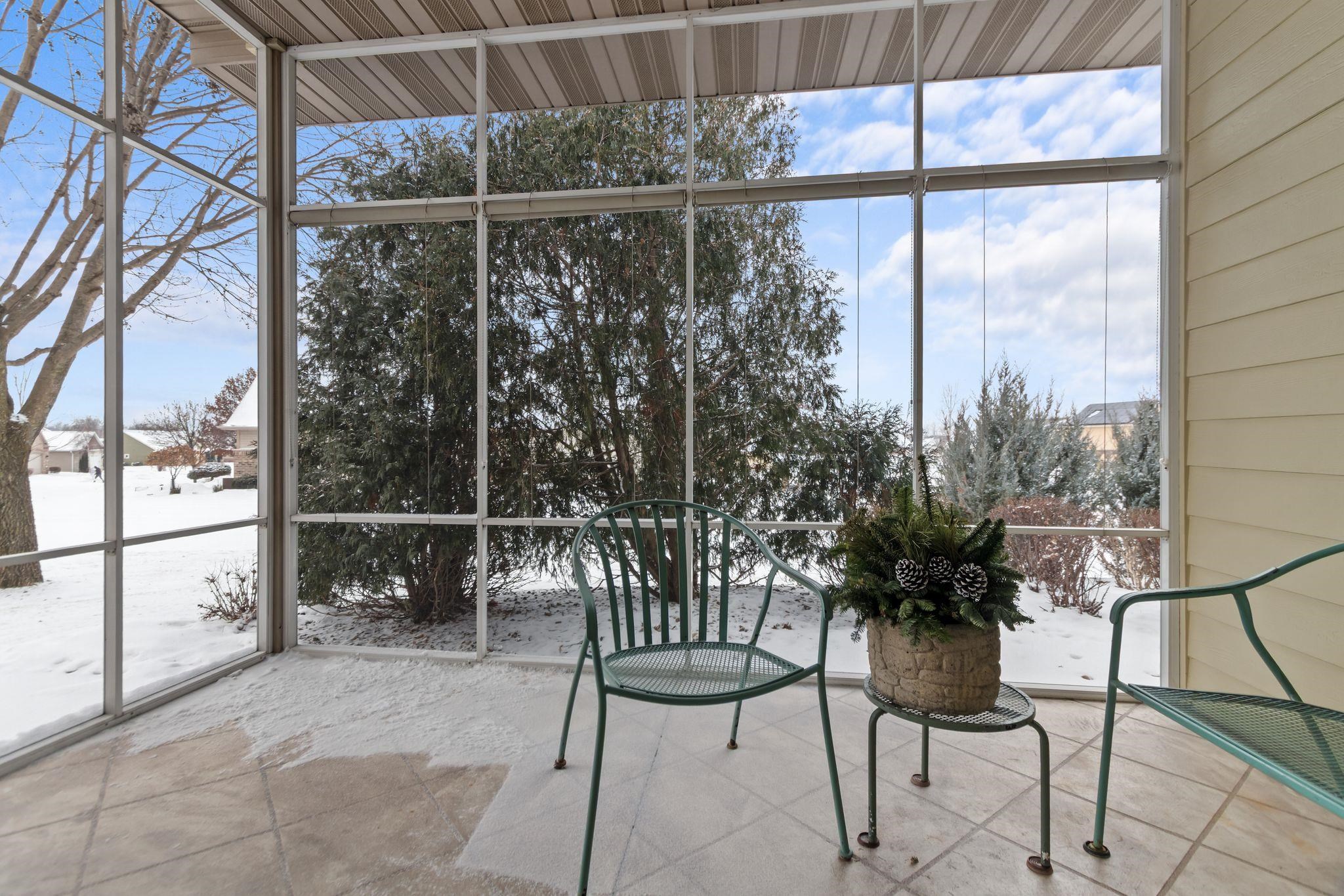 900 Clover Court Menasha, WI 54952 - Photo 4 of 62