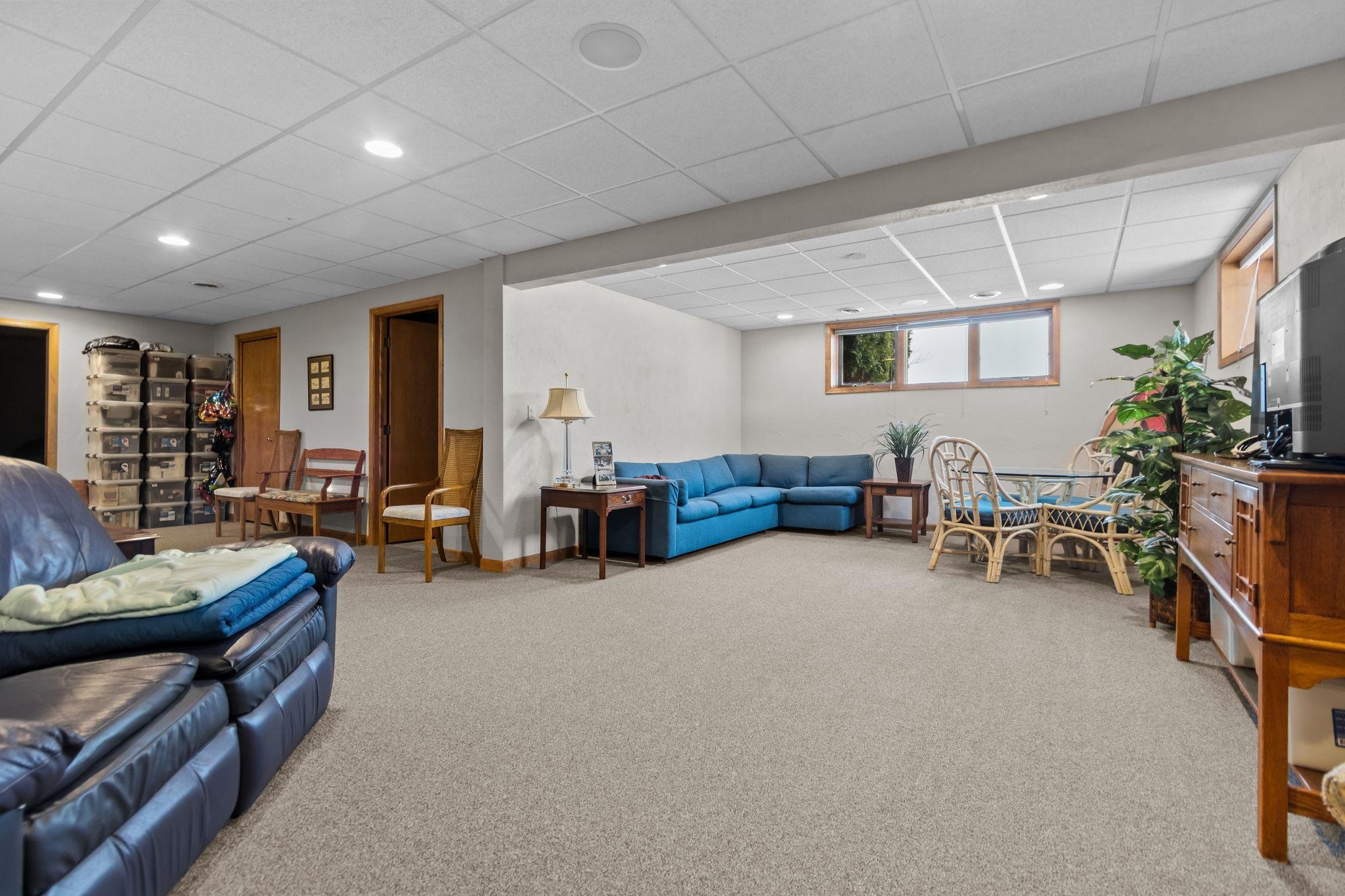 900 Clover Court Menasha, WI 54952 - Photo 43 of 62