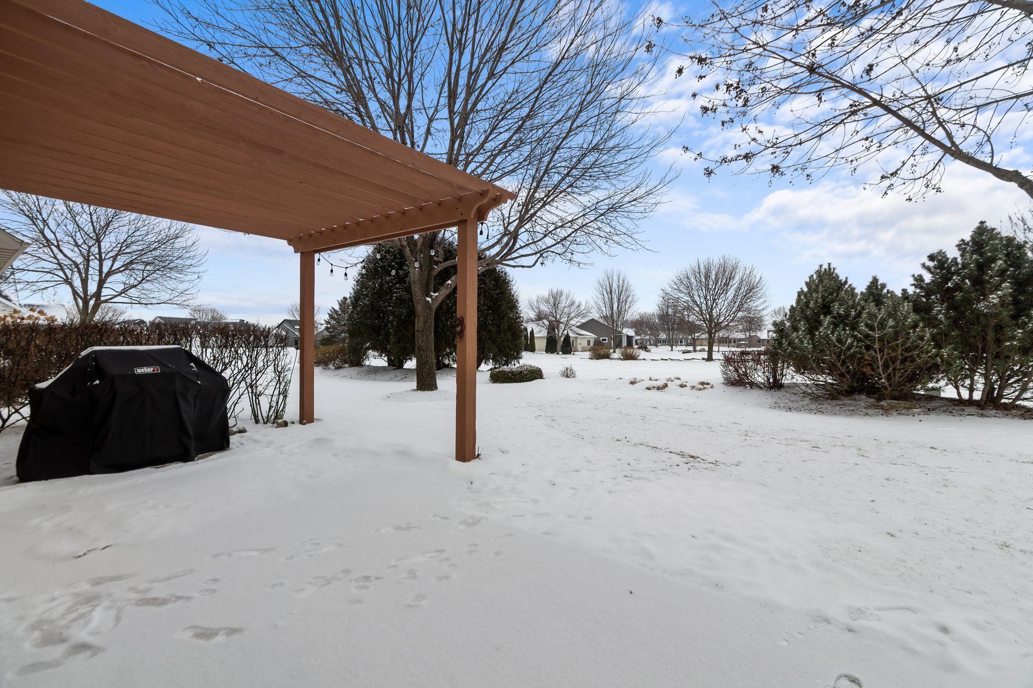 900 Clover Court Menasha, WI 54952 - Photo 7 of 62