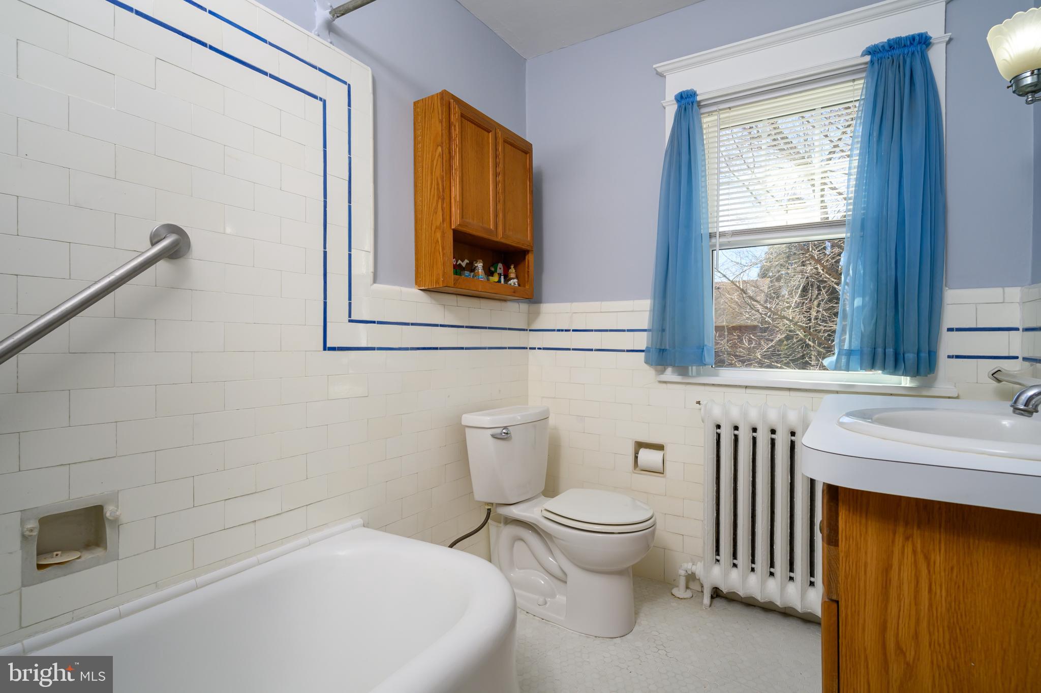 8432 Pembrook Road Philadelphia, PA 19128 - Photo 21 of 25 2nd Floor Full Bathroom