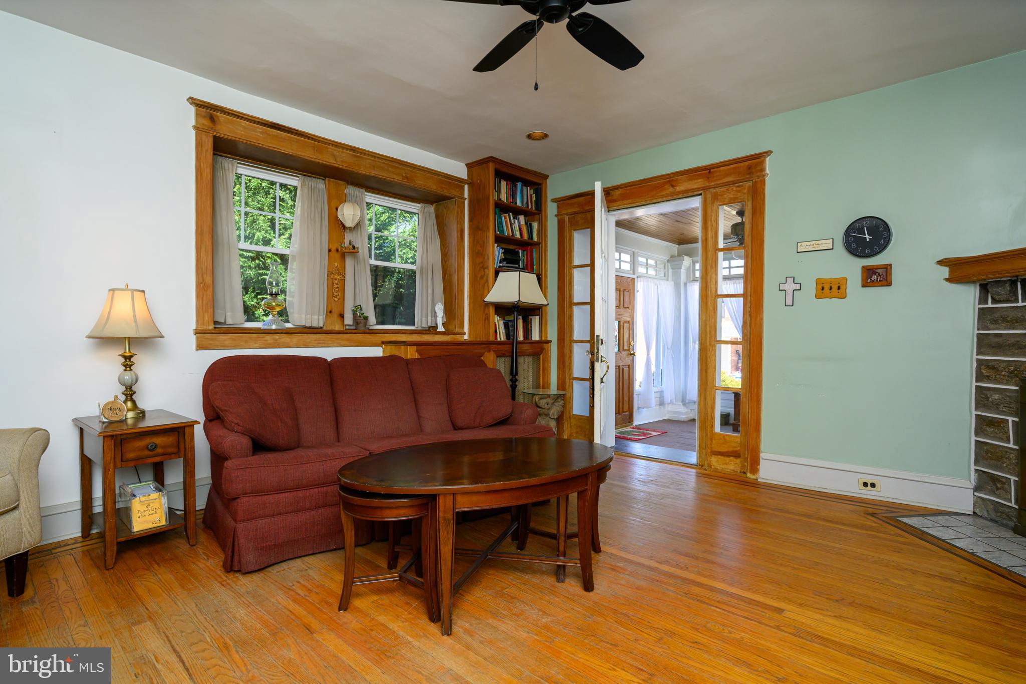 8432 Pembrook Road Philadelphia, PA 19128 - Photo 8 of 25 Living Room