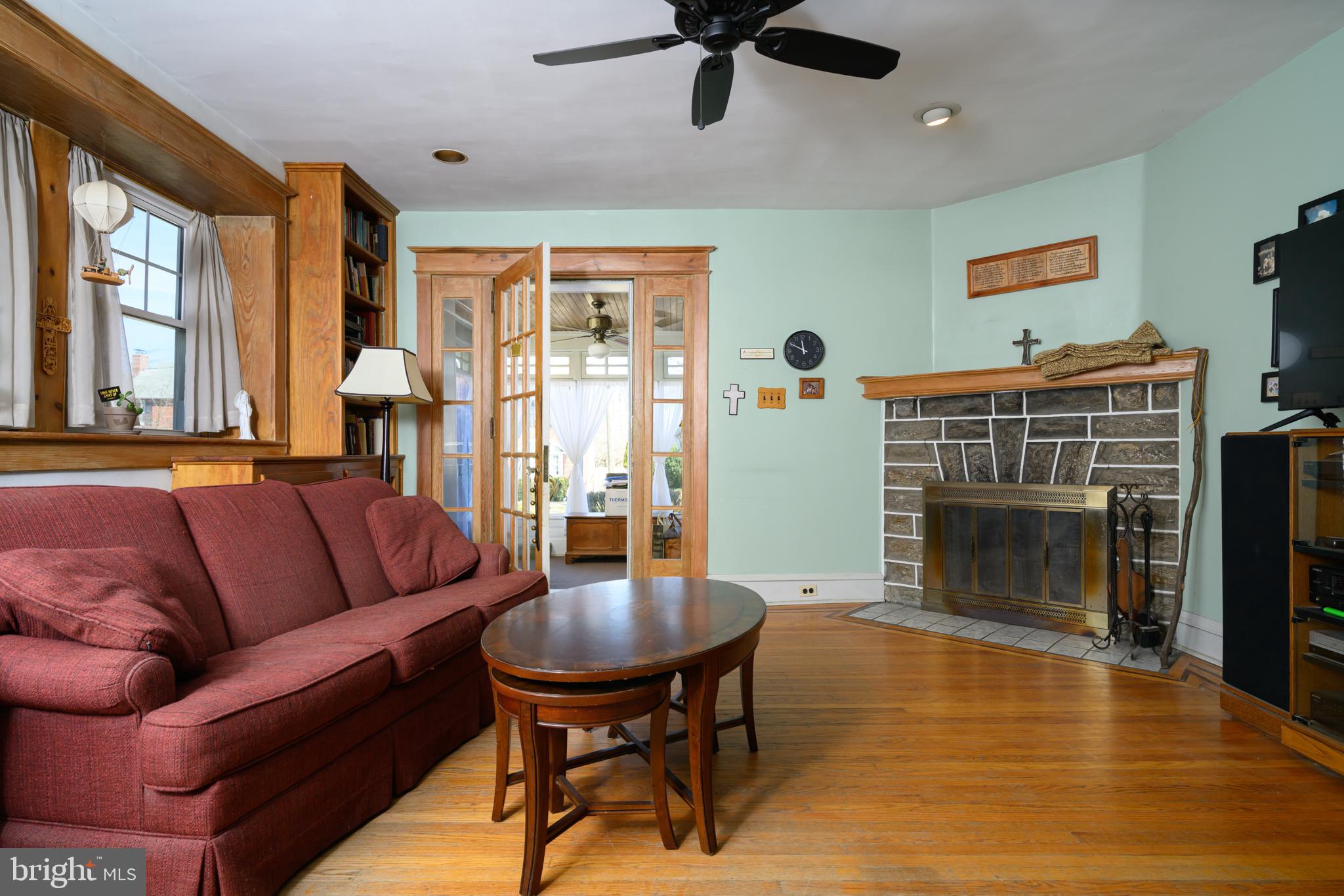 8432 Pembrook Road Philadelphia, PA 19128 - Photo 9 of 25 Living Room