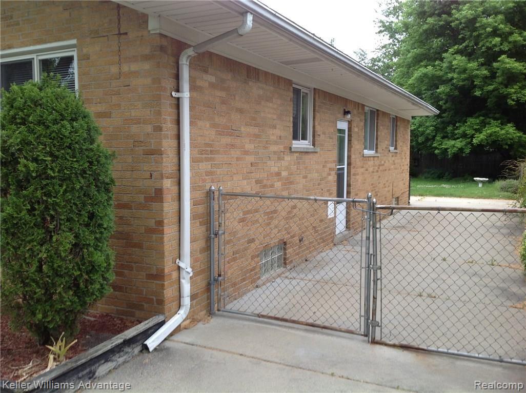 19320 Rensellor Street Livonia, MI 48152 - Photo 32 of 34 IMG_5260.JPG