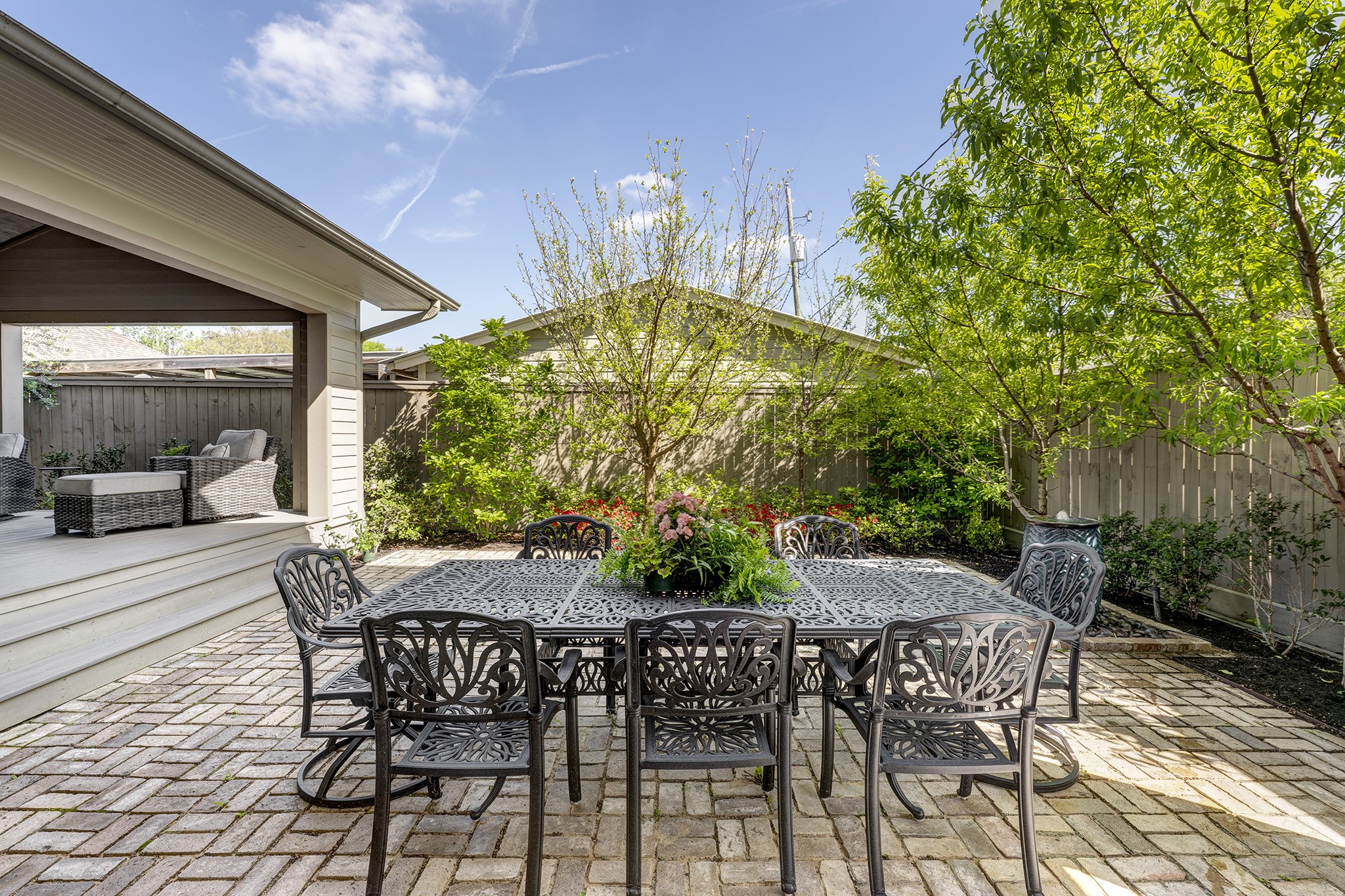 1314 Harvard Street Houston, TX 77008 - Photo 26 of 36 a view of an outdoor space with a table and chairs