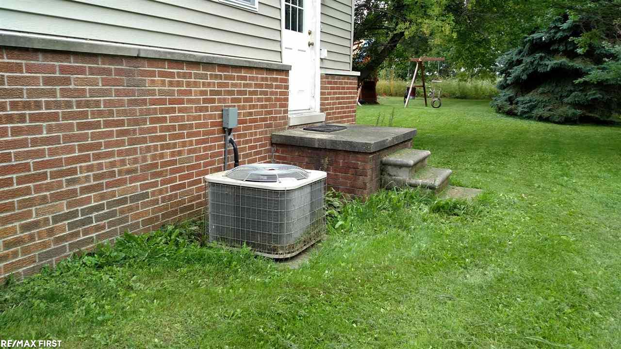 4658 Howland Road Almont, MI 48003 - Photo 3 of 40 31262599-2.JPG