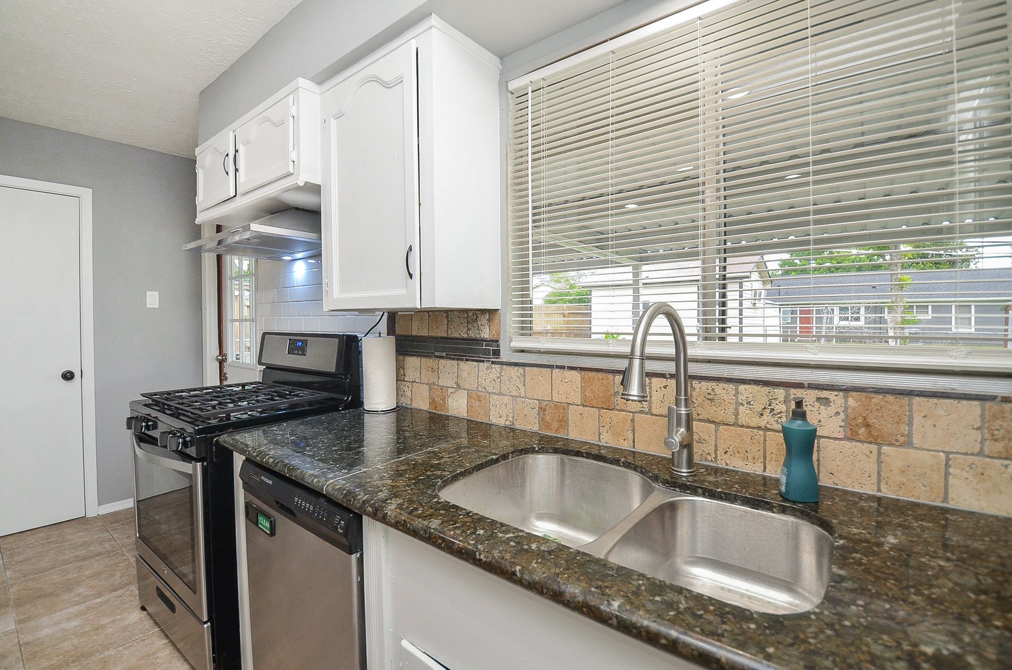 6322 Clemson Street Houston, TX 77092 - Photo 10 of 20