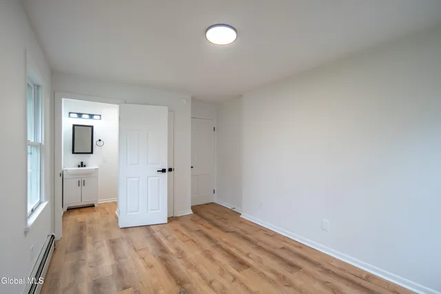 $1,995 | 644 Delaware Avenue, Bethlehem, NY 12054