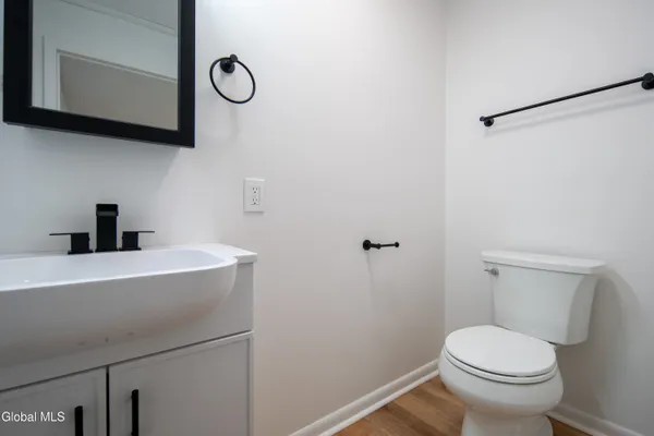 $1,995 | 644 Delaware Avenue, Bethlehem, NY 12054