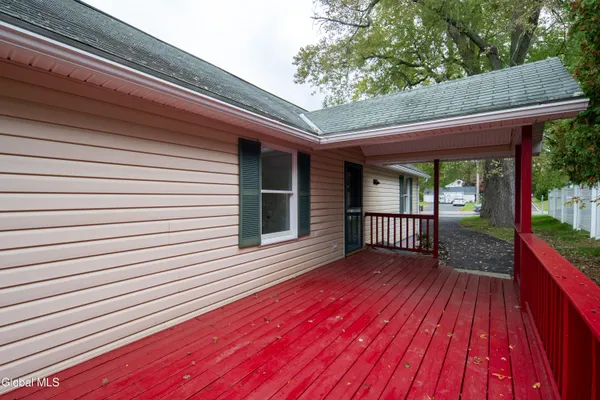 $1,995 | 644 Delaware Avenue, Bethlehem, NY 12054