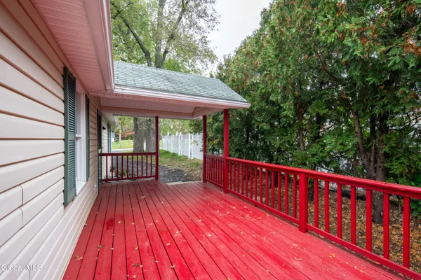 $1,995 | 644 Delaware Avenue, Bethlehem, NY 12054