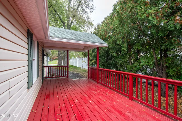 $1,995 | 644 Delaware Avenue, Bethlehem, NY 12054