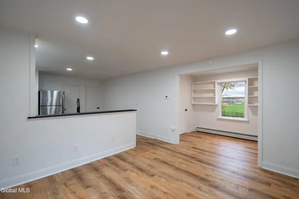 $1,995 | 644 Delaware Avenue, Bethlehem, NY 12054