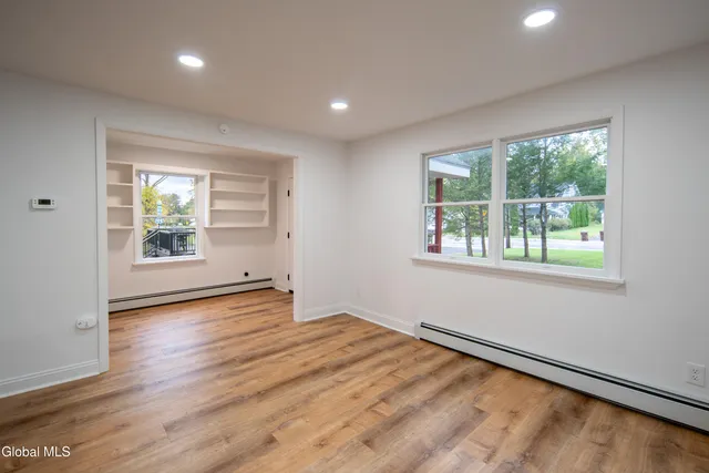 $1,995 | 644 Delaware Avenue, Bethlehem, NY 12054