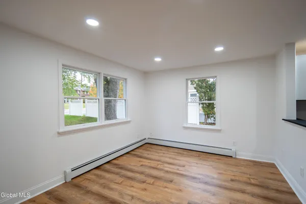 $1,995 | 644 Delaware Avenue, Bethlehem, NY 12054