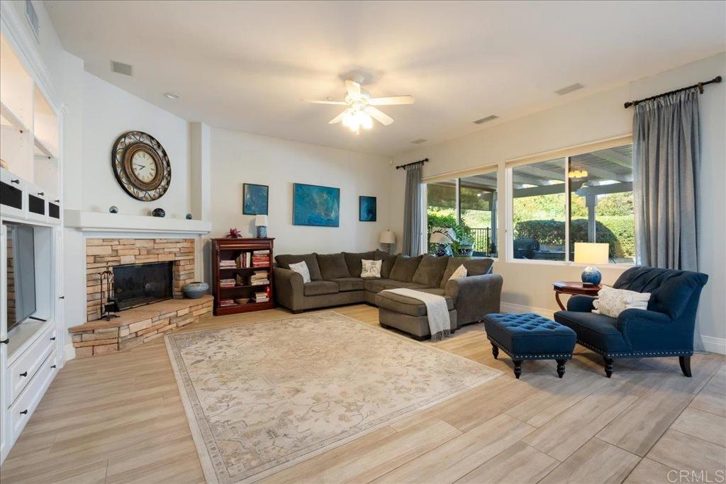 1089 Inverlochy Drive Fallbrook, CA 92028 - Photo 3 of 35