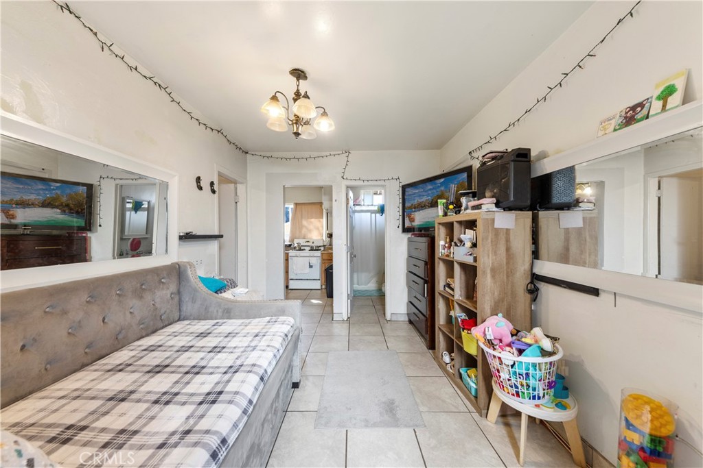 609 Elbrook Drive Fallbrook, CA 92028 - Photo 19 of 30 a very nice looking room with a large window