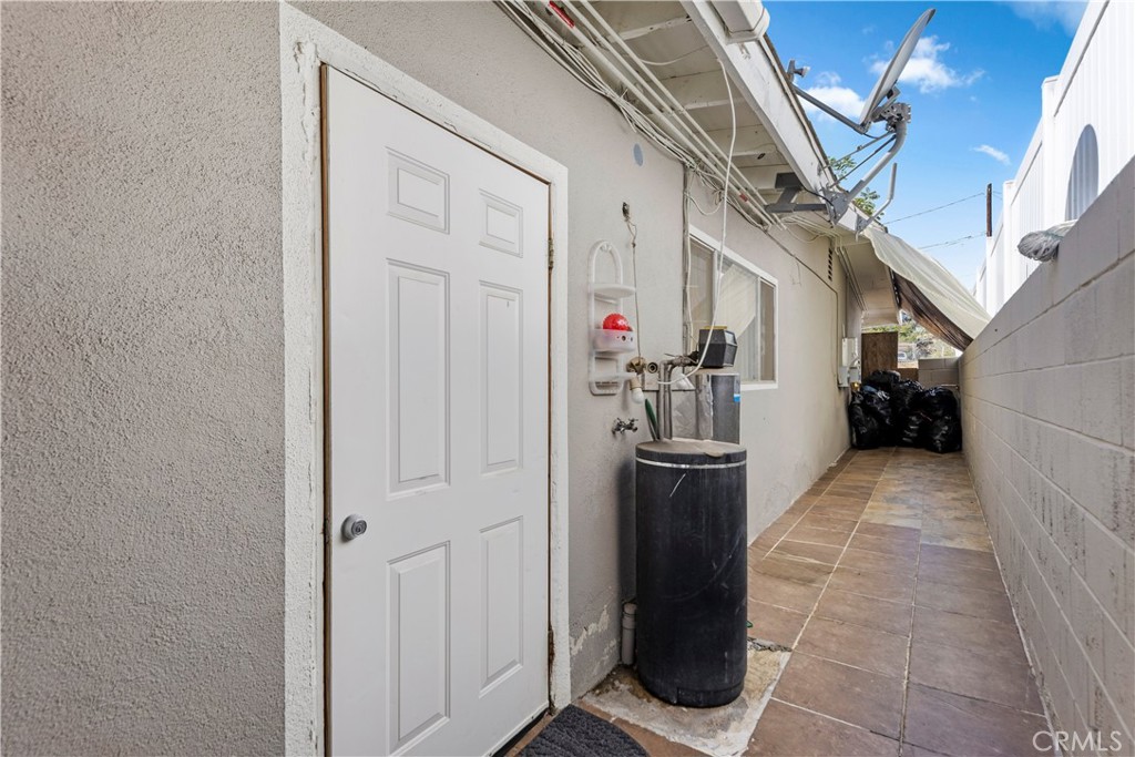 609 Elbrook Drive Fallbrook, CA 92028 - Photo 25 of 30 a view of entryway and kitchen