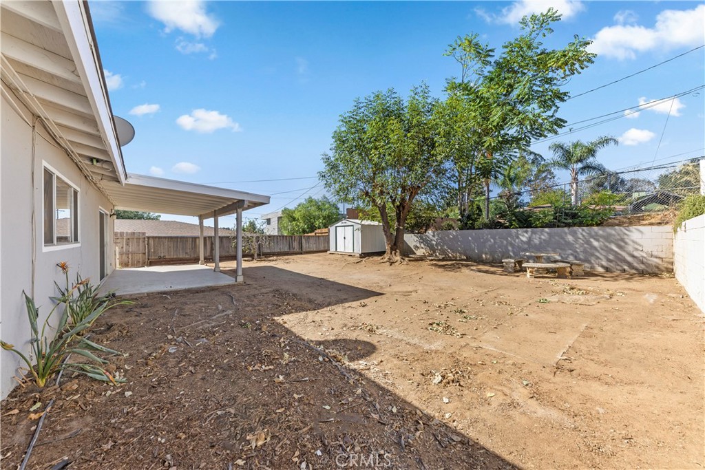 609 Elbrook Drive Fallbrook, CA 92028 - Photo 29 of 30 a view of a backyard of a house