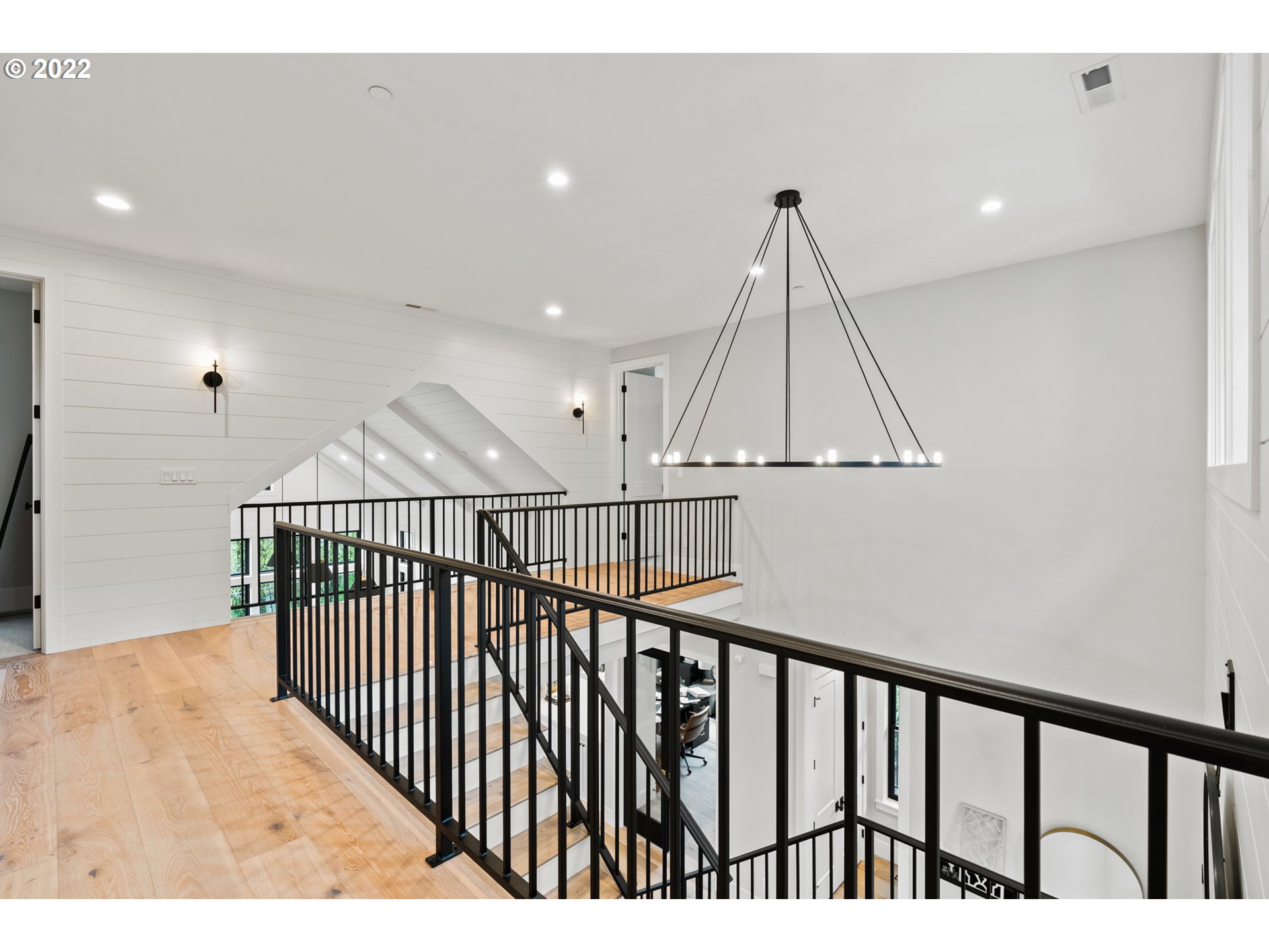 2085 South Military Road Portland, OR 97219 - Photo 13 of 32 Gallery Image 13