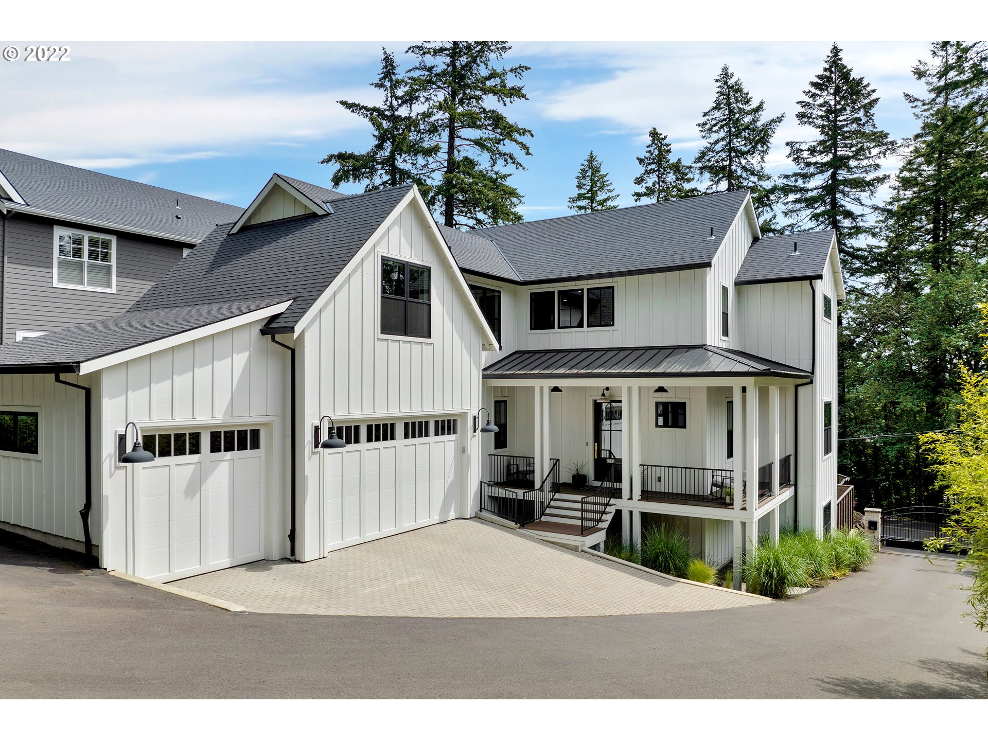 2085 South Military Road Portland, OR 97219 - Photo 2 of 32 Gallery Image 2