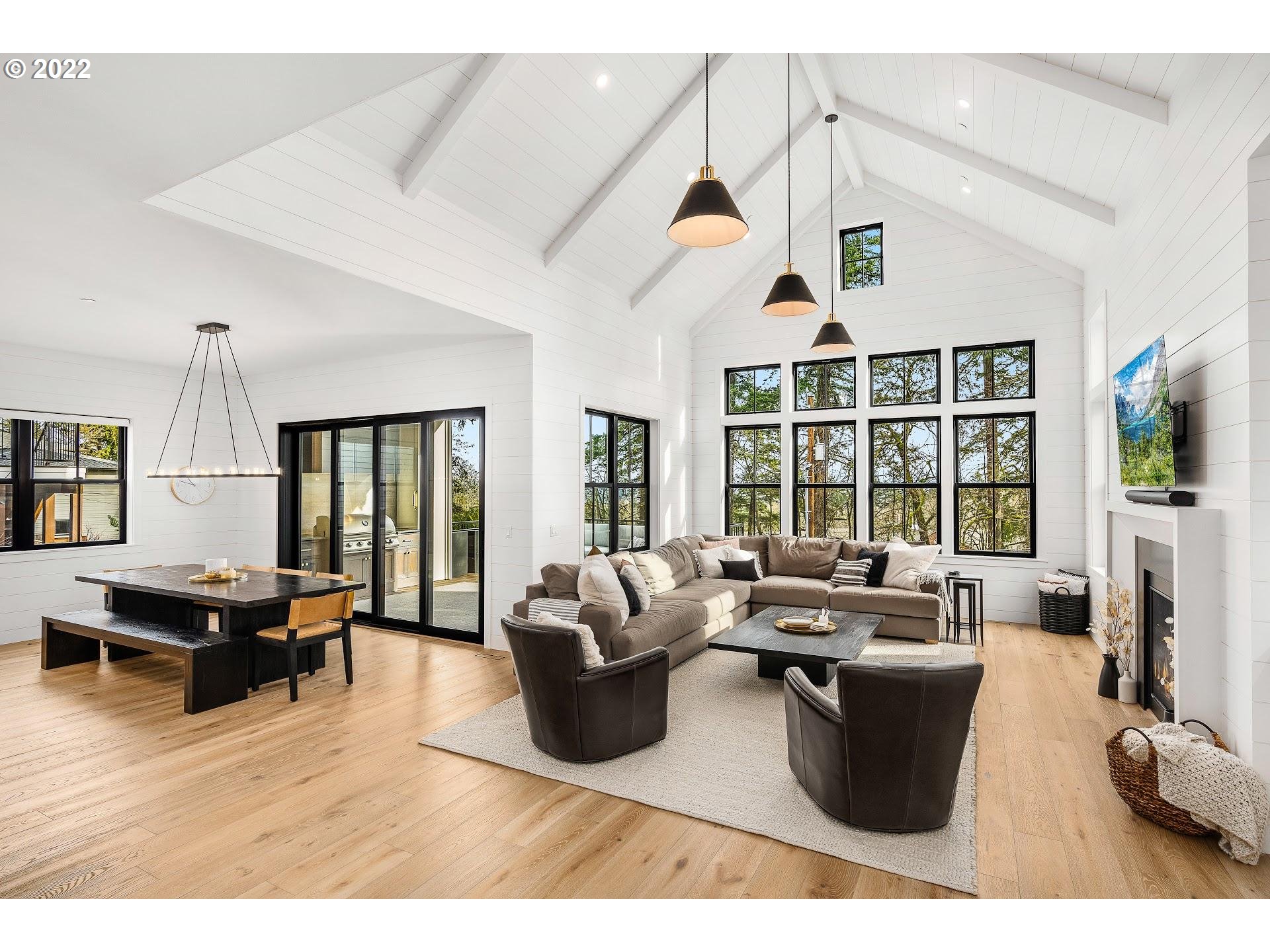 2085 South Military Road Portland, OR 97219 - Photo 4 of 32 Gallery Image 4