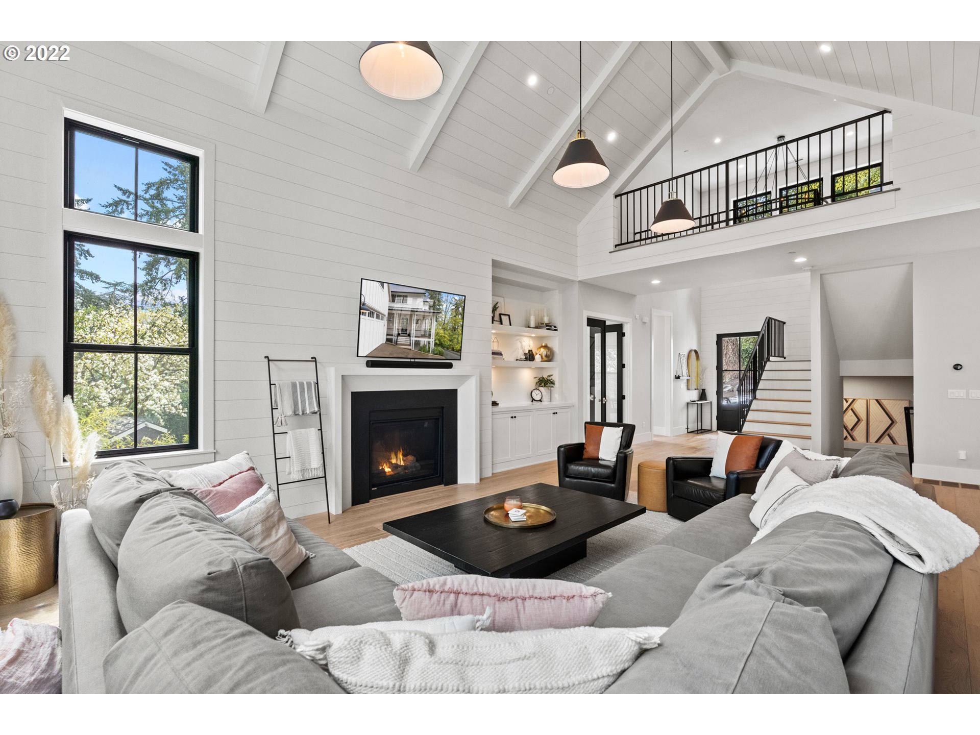 2085 South Military Road Portland, OR 97219 - Photo 5 of 32 Gallery Image 5