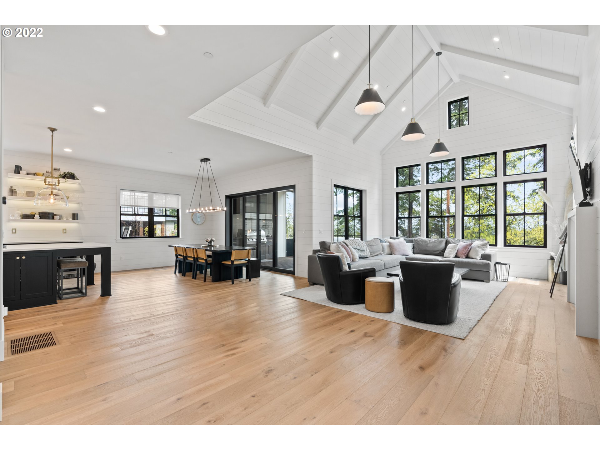 2085 South Military Road Portland, OR 97219 - Photo 6 of 32 Gallery Image 6