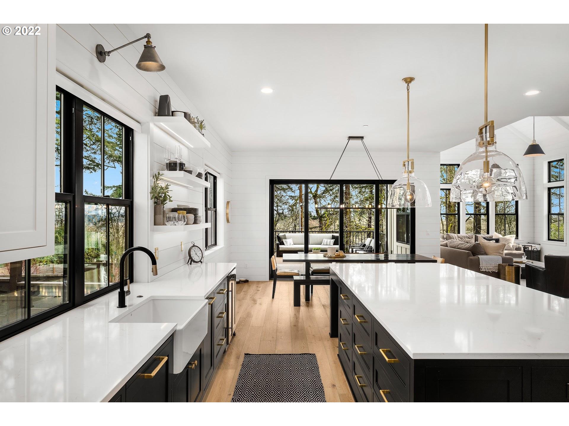 2085 South Military Road Portland, OR 97219 - Photo 7 of 32 Gallery Image 7