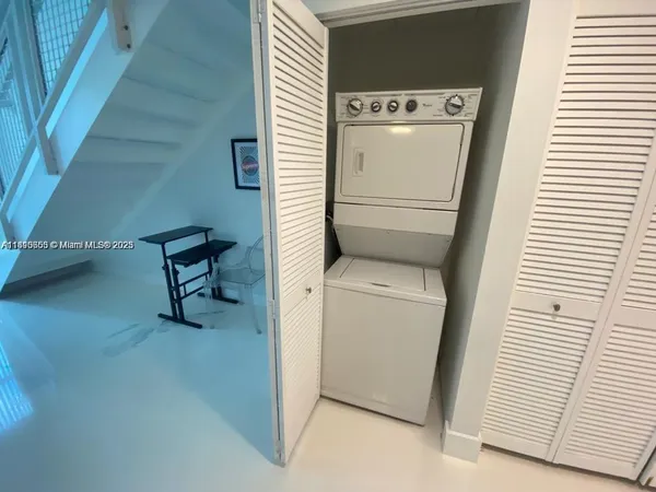 $3,300 | 244 Biscayne Boulevard, Unit 643, Miami, FL 33132