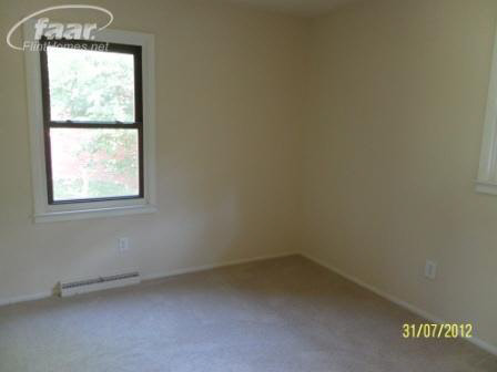 221 Rowe Road Milford, MI 48380 - Photo 8 of 8 20204708-7.JPG