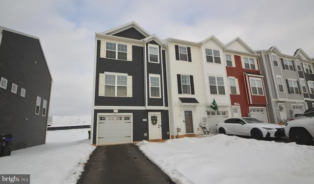 $299,900 | 320 Avon Drive, Red Lion, PA 17356