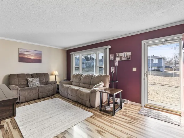 $199,900 | 2415 North Hazelwood Avenue, Davenport, IA 52804