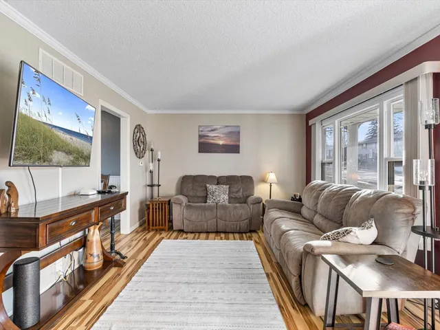 $199,900 | 2415 North Hazelwood Avenue, Davenport, IA 52804