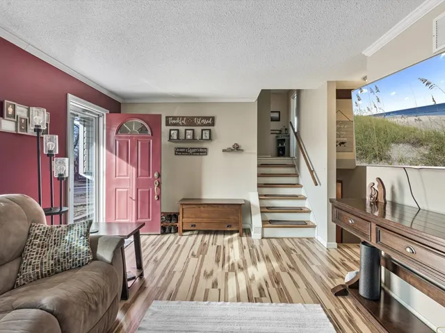 $199,900 | 2415 North Hazelwood Avenue, Davenport, IA 52804