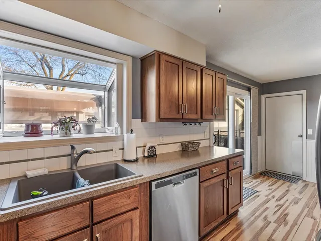 $199,900 | 2415 North Hazelwood Avenue, Davenport, IA 52804