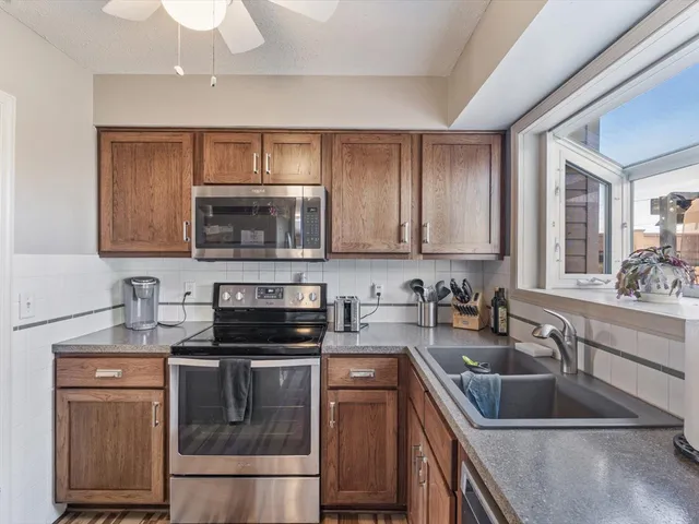 $199,900 | 2415 North Hazelwood Avenue, Davenport, IA 52804