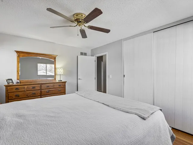 $199,900 | 2415 North Hazelwood Avenue, Davenport, IA 52804