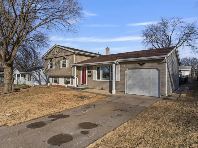 $199,900 | 2415 North Hazelwood Avenue, Davenport, IA 52804