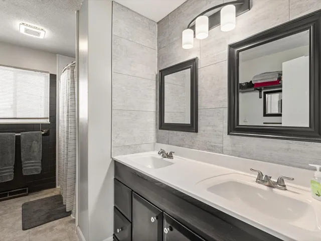 $199,900 | 2415 North Hazelwood Avenue, Davenport, IA 52804