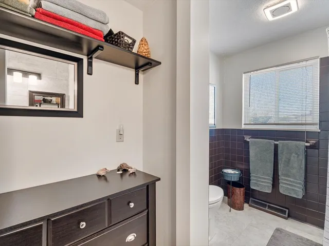 $199,900 | 2415 North Hazelwood Avenue, Davenport, IA 52804