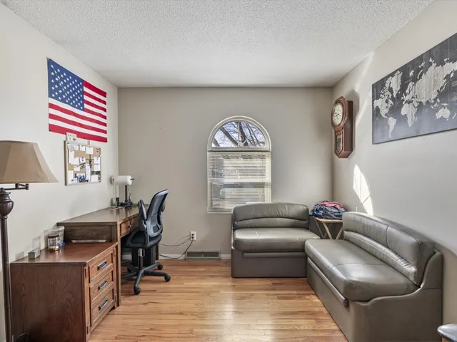 $199,900 | 2415 North Hazelwood Avenue, Davenport, IA 52804