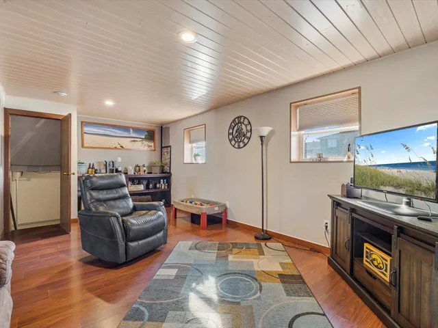 $199,900 | 2415 North Hazelwood Avenue, Davenport, IA 52804