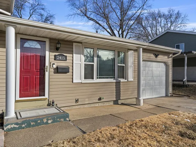 $199,900 | 2415 North Hazelwood Avenue, Davenport, IA 52804