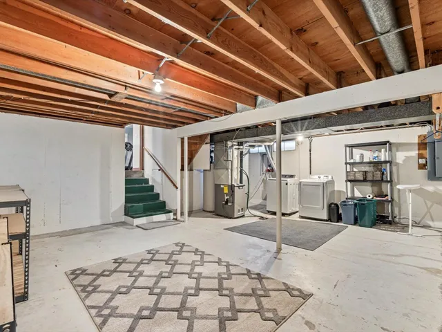 $199,900 | 2415 North Hazelwood Avenue, Davenport, IA 52804