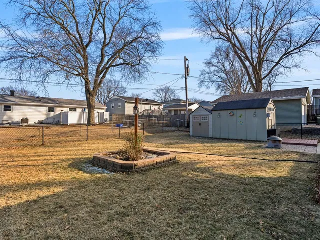 $199,900 | 2415 North Hazelwood Avenue, Davenport, IA 52804