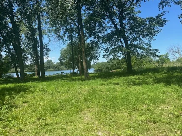 $140,000 | 13804 South Croissant Drive, Burnham, IL 60633