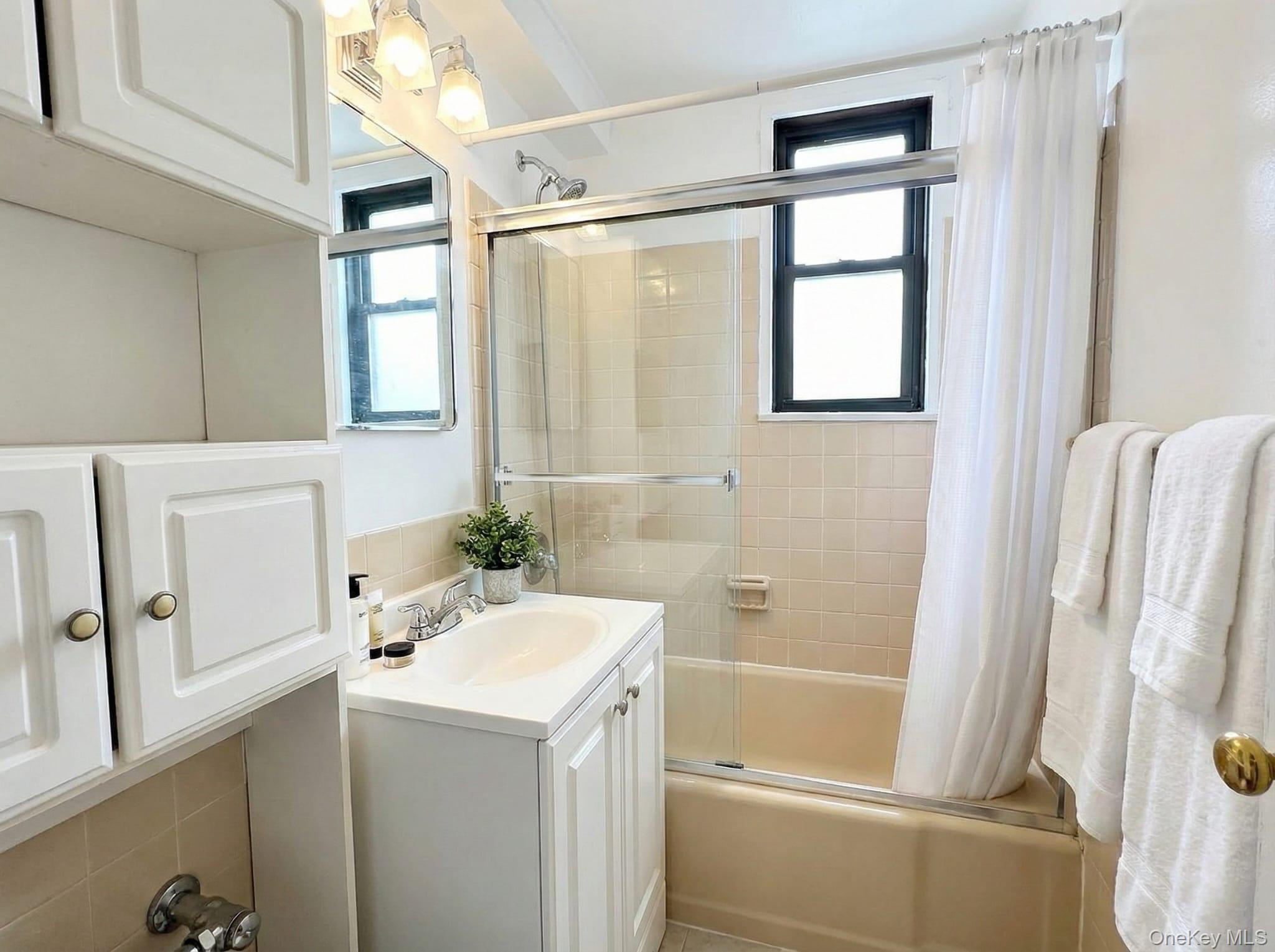 1558 Unionport Road, Unit 5H Bronx, NY 10462 - Photo 6 of 14