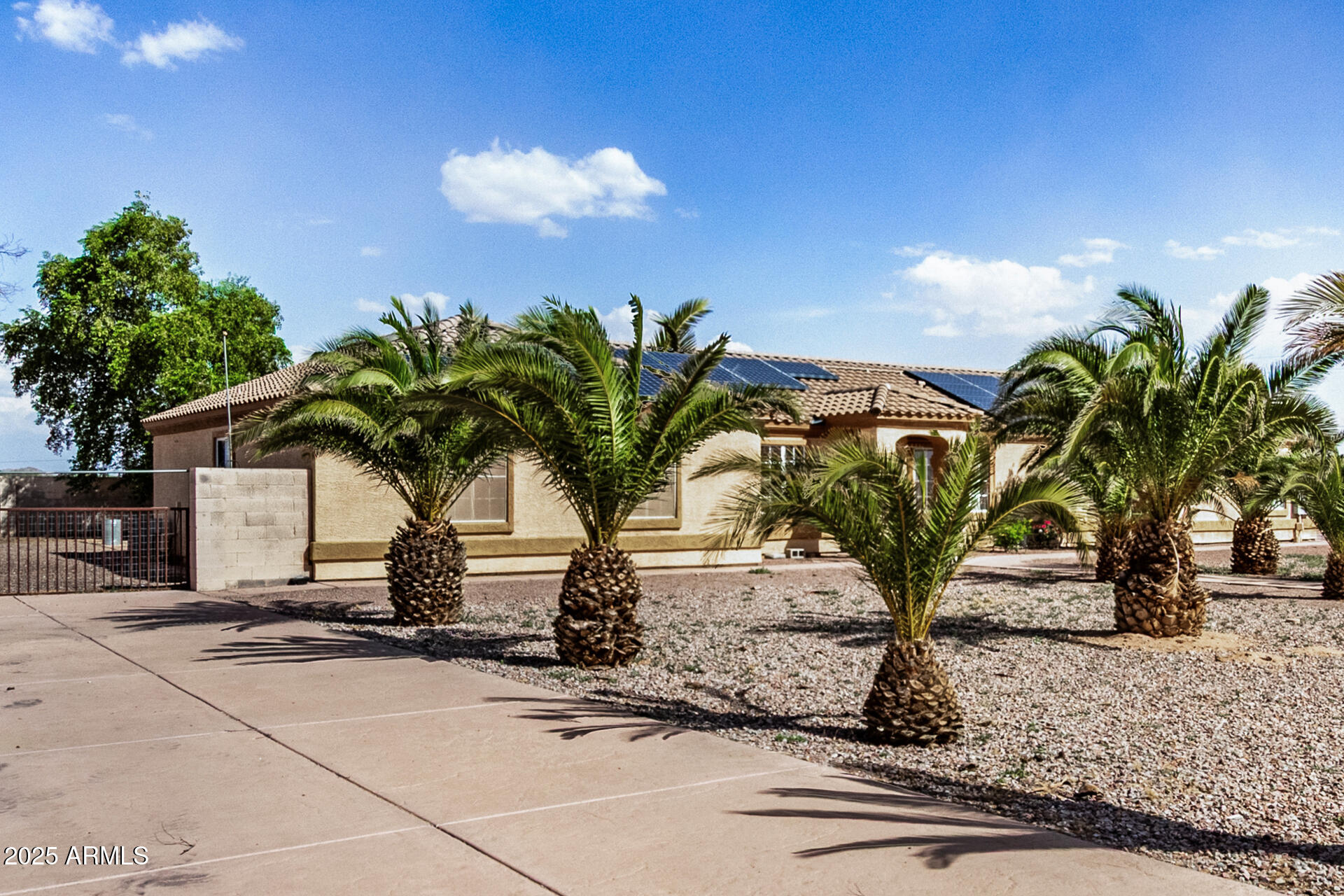 11381 Warrior Road Casa Grande, AZ 85193 - Photo 49 of 73 a view of a backyard