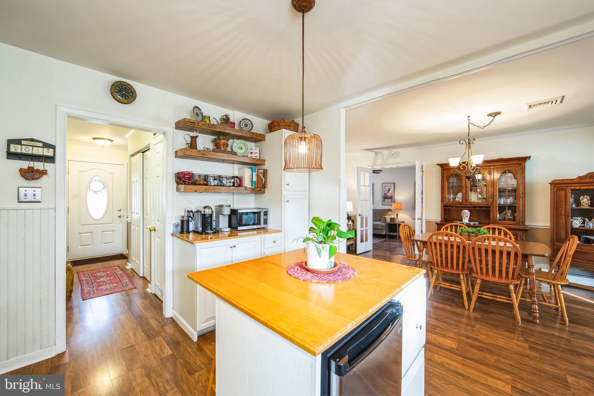 Full Kitchen with coffee bar & island